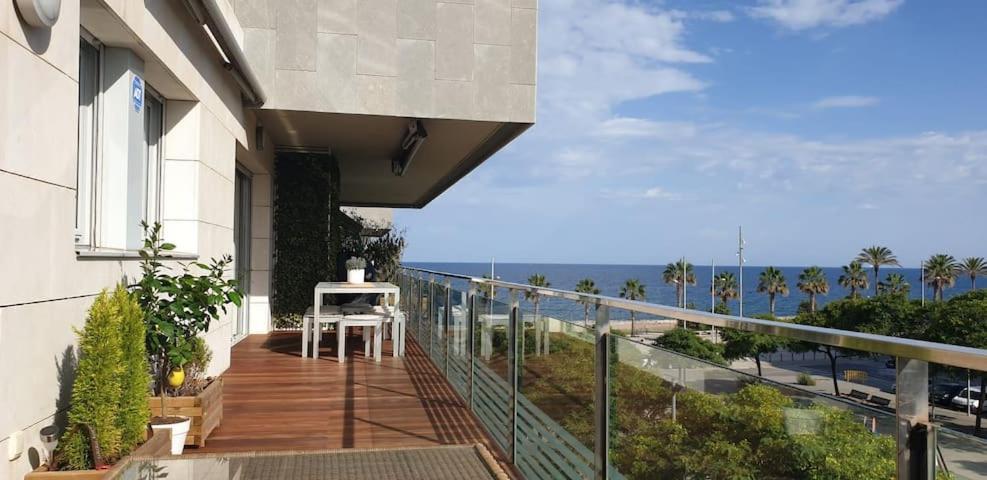 Habitacion double. Piscina, terraza vistas del mar Badalona Exterior foto